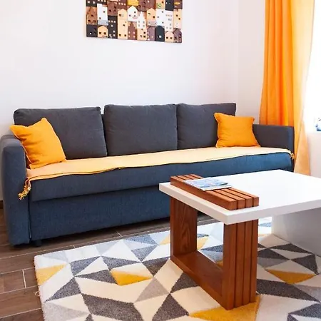 Paunovi Cardaci Sa Garaznim Mestom