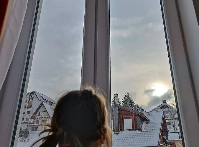 Paunovi Cardaci Sa Garaznim Mestom Apartament *